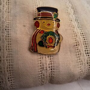 Vtg Mistletoe On hat Frosty Snowman Pear Wreath Christmas Holiday Festive Pin